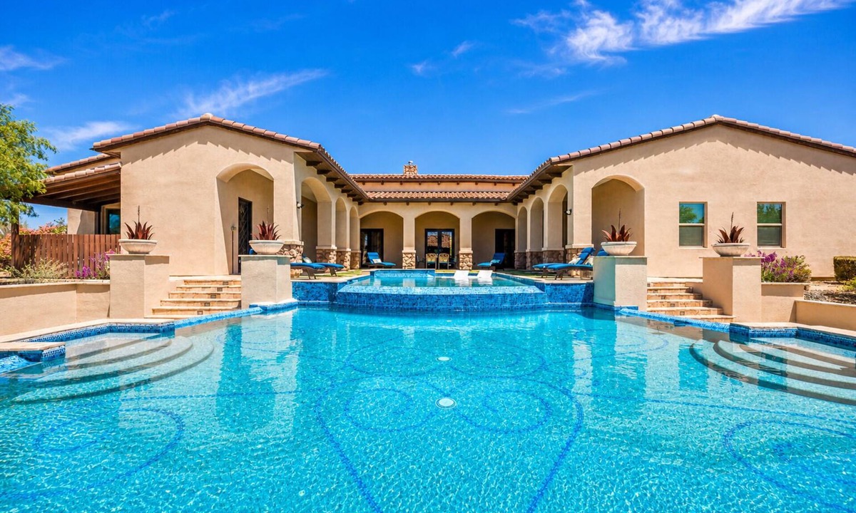 North Scottsdale House | Scottsdale Oasis: 6BR, Dual Pools & 12-Person Spa