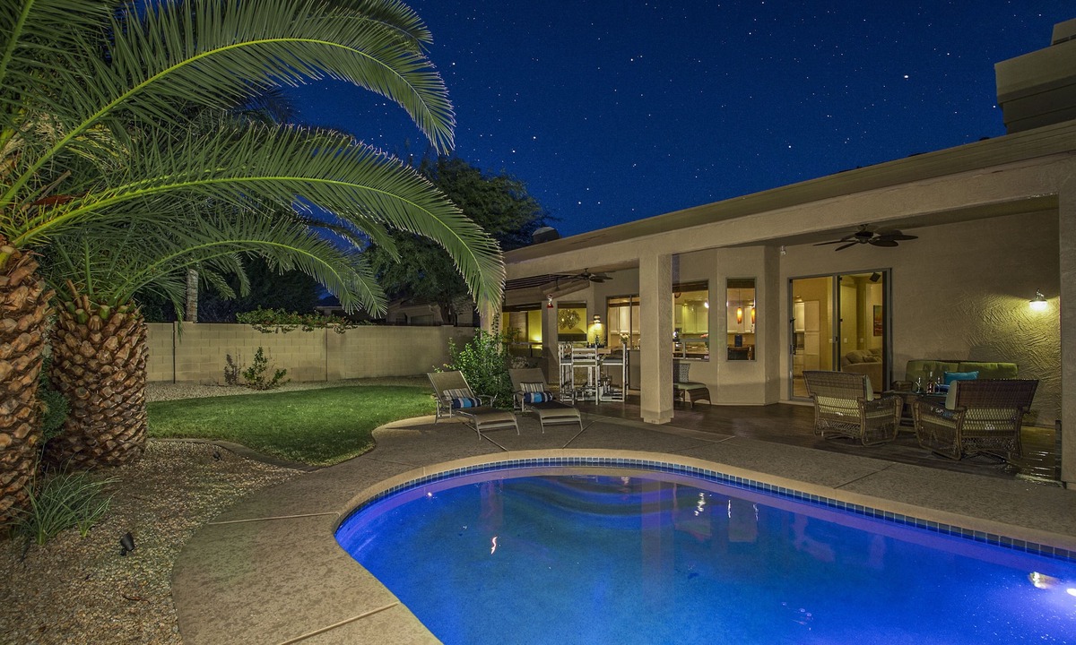 Arabian Views House | SCOTTSDALE OASIS- 83 DEGREE HEATED POOL, PALM TREES, SUNSETS