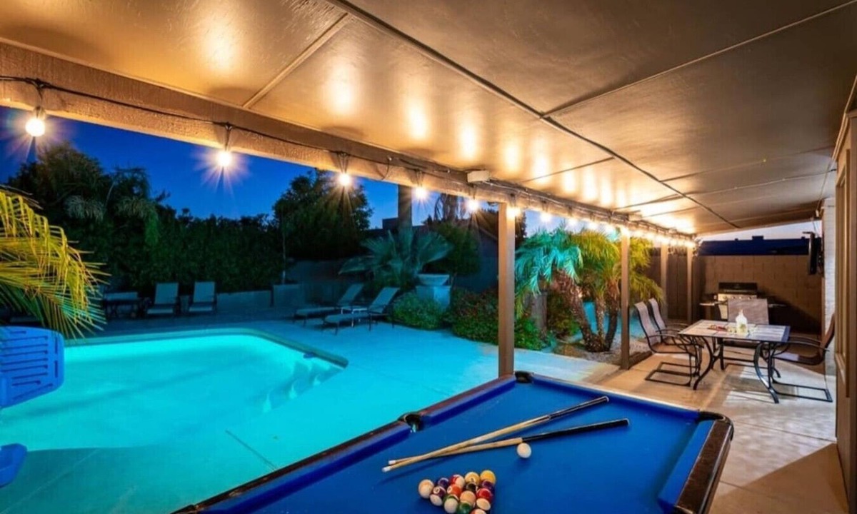 Paradise Valley Village House | Scottsdale`s Ultimate Group Estate | 16BR/6BA | Sleeps 32 | Private Pool & Hot Tub | Pet-Friendly