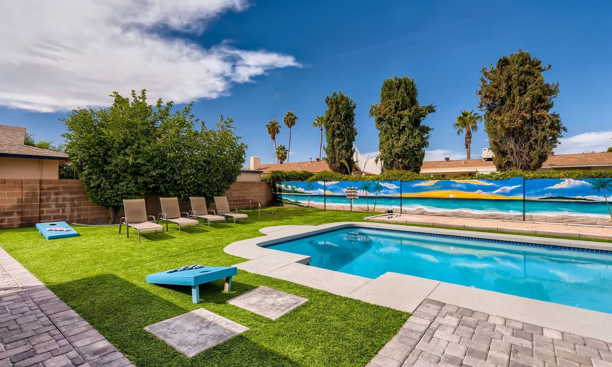 Park Scottsdale Four House | Scottsdale Tropic- Large Pool, Fire Pit, Hot tub, Bocce, child & pet friendly