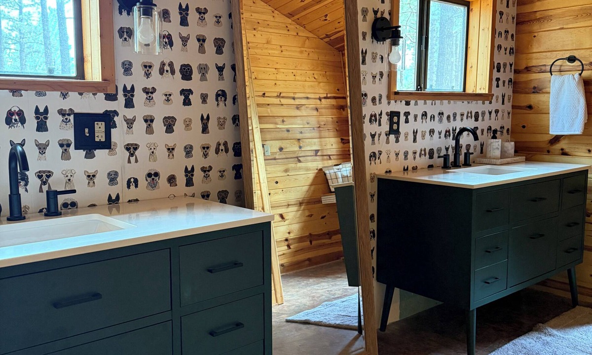 Greer Cabin | “Scout’s House” cabin on 2 acres Dog Friendly!