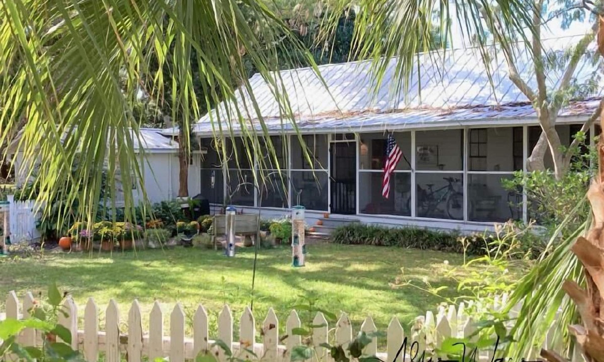 Tybee Island Cottage | Screened Inn c1925! Quiet North End Duplex! Screened porch. Beach Access!
