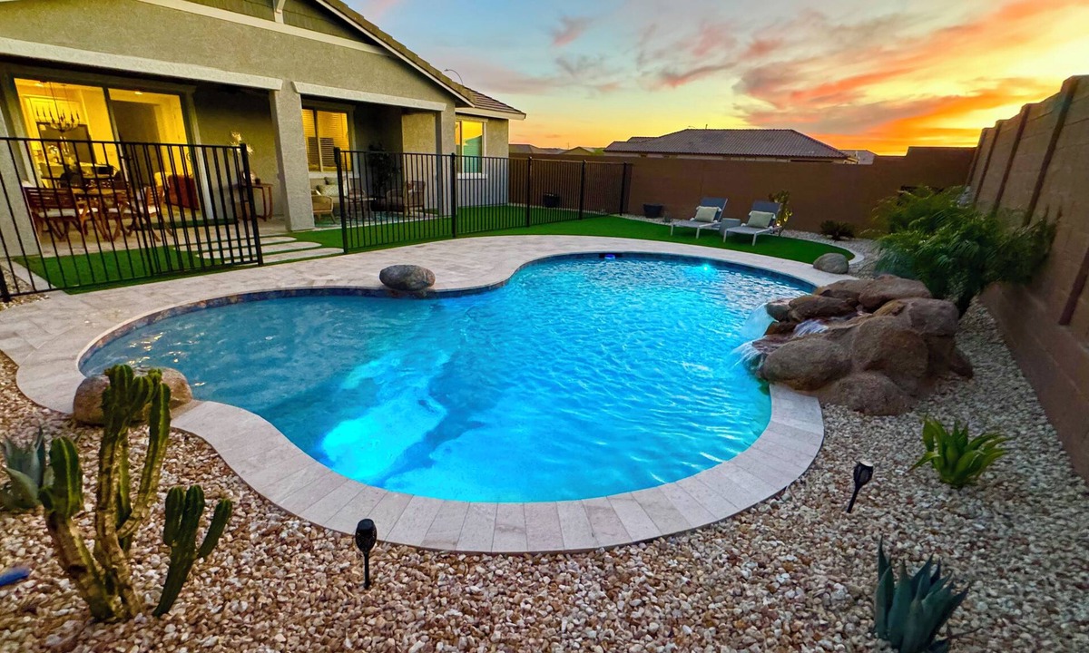 Tolleson House | Serene Avondale Oasis: Pool, Hot Tub and Sunset Views Near Phoenix