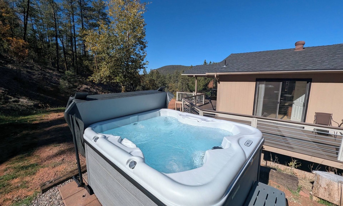 Strawberry House | Serene Mountain Oasis: Private Starlit Hot Tub & Fire Pit