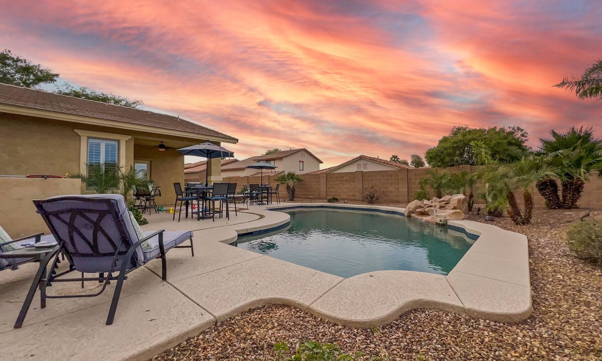 Seville House | Seville 4 beds + Office and Heated Pool, Fire Pit! 30 Night Min.