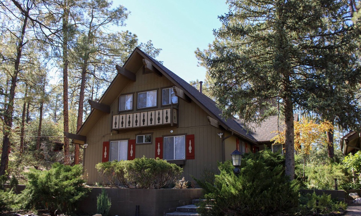 Mountain Club Ski Chalet | Skyview Chalet - Prescott Cabin Rentals