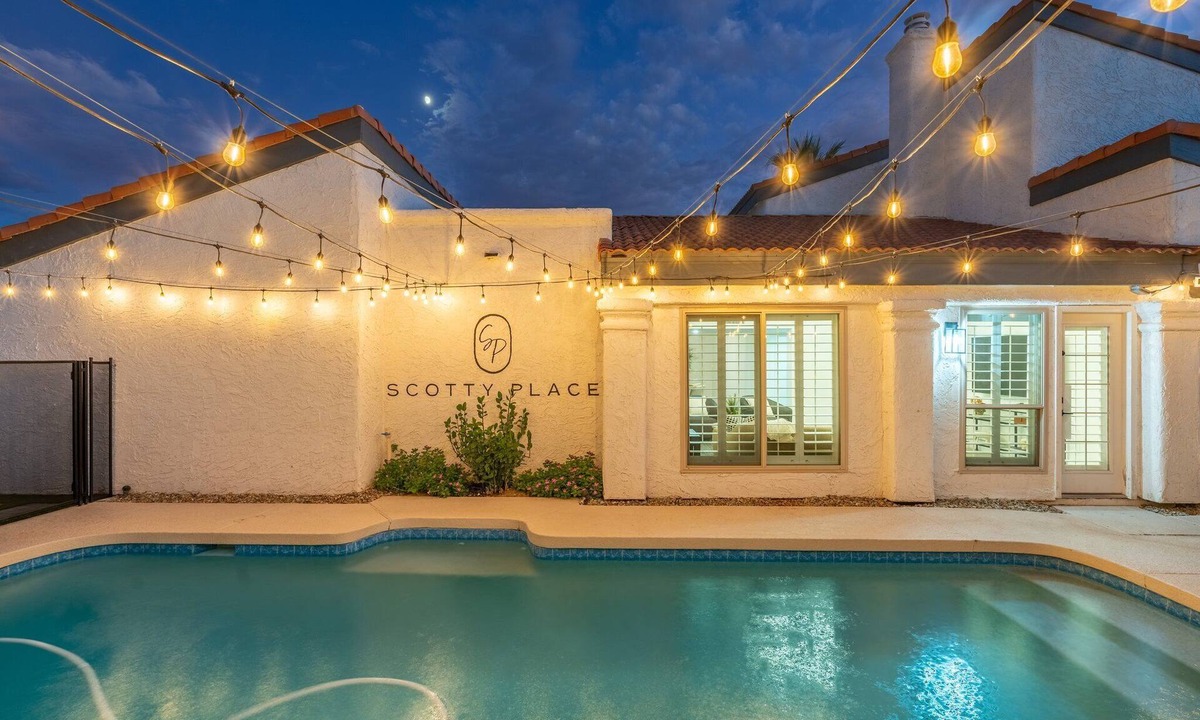 Park Scottsdale Four House | Sleeps 10-Heated Pool-Hot Tub-King Bed-BBQ-5 Mins to Old Town