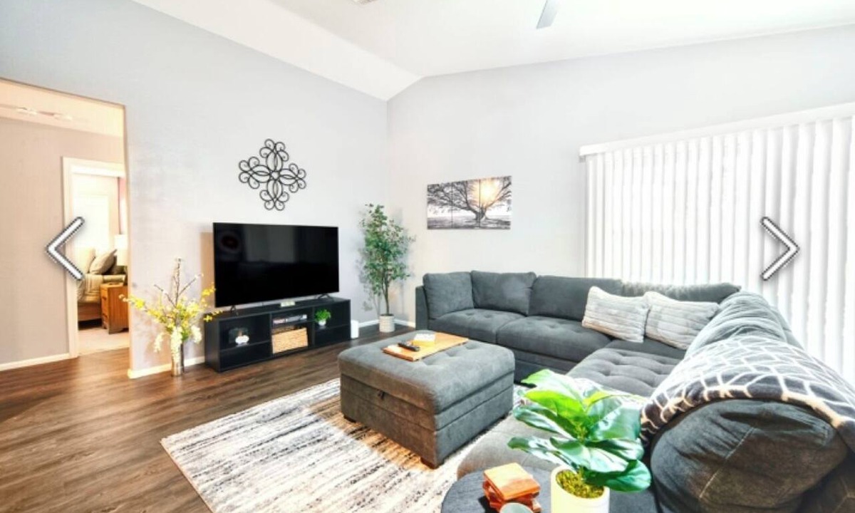 Cottonflower House | Sleeps 6, 3 BD,2 Ba, 4 beds, pool, pets, Goodyear