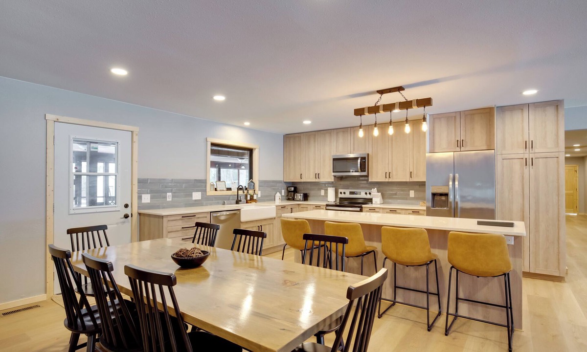 Eagle River Cottage | Snowmobile & Enjoy Eagle River! Southside Lodge