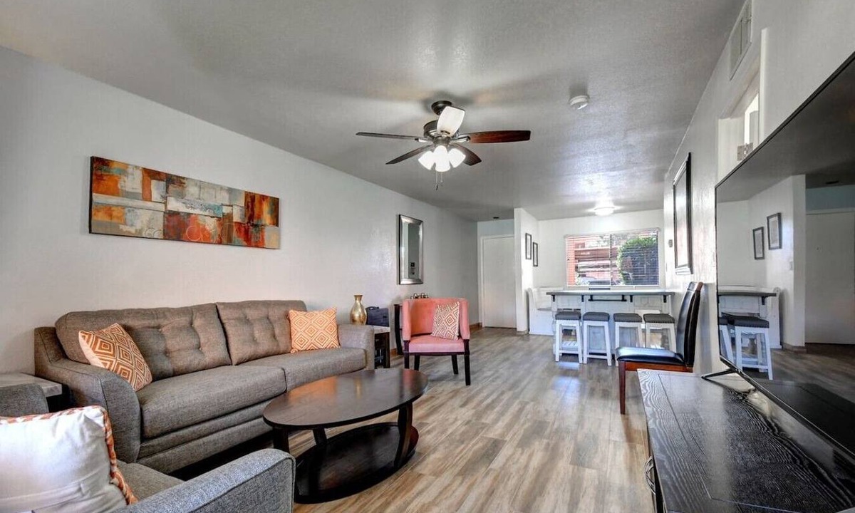 Paradise Valley Village Condo | So SnAZzy Ground Floor King