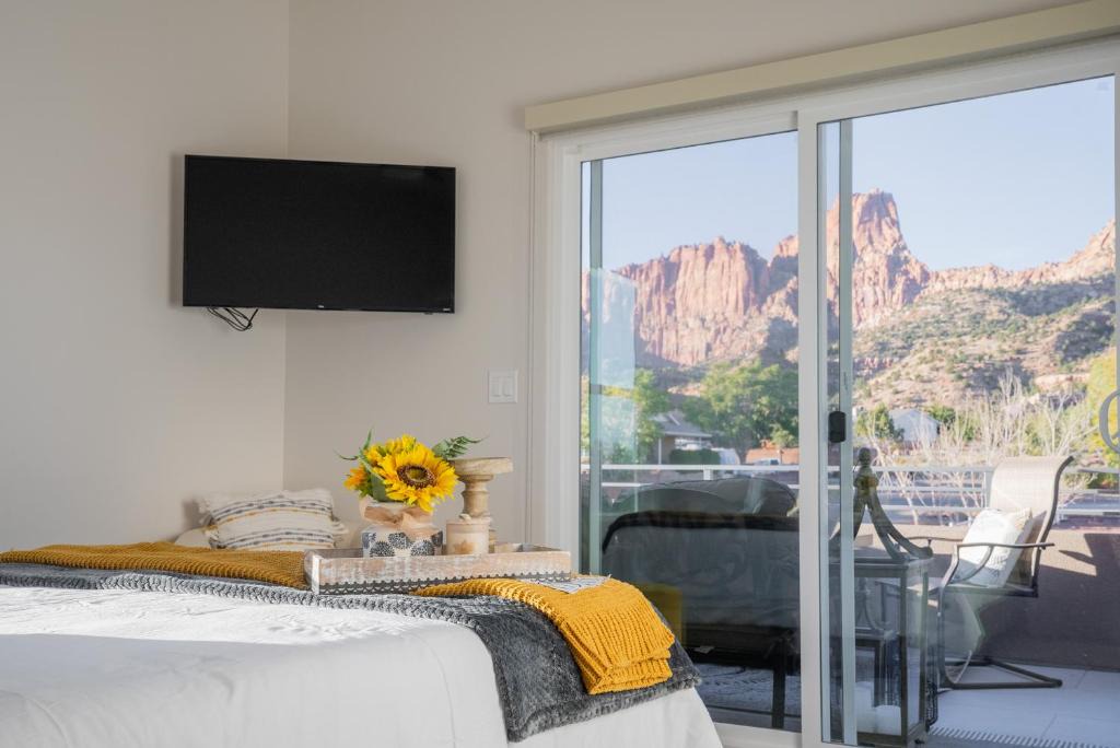 Hildale House | So Zion Painted Desert-4Bed, 3Bath, Hot Tub, Deck