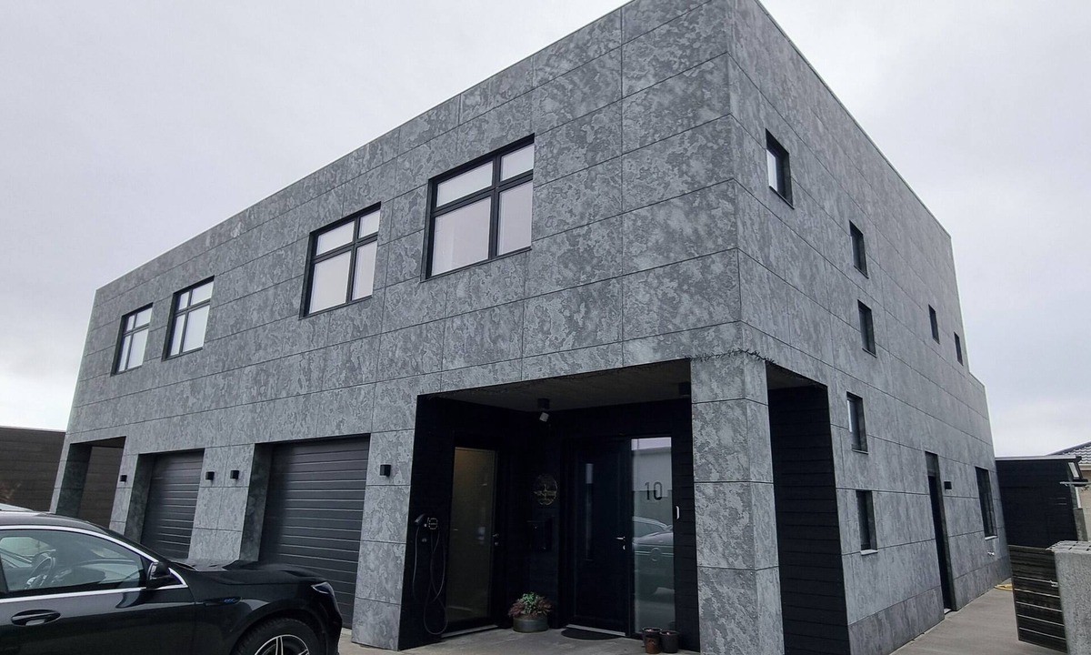 Akranes House | Solar Eclipse Luxury Home with Hot Tub in Akranes