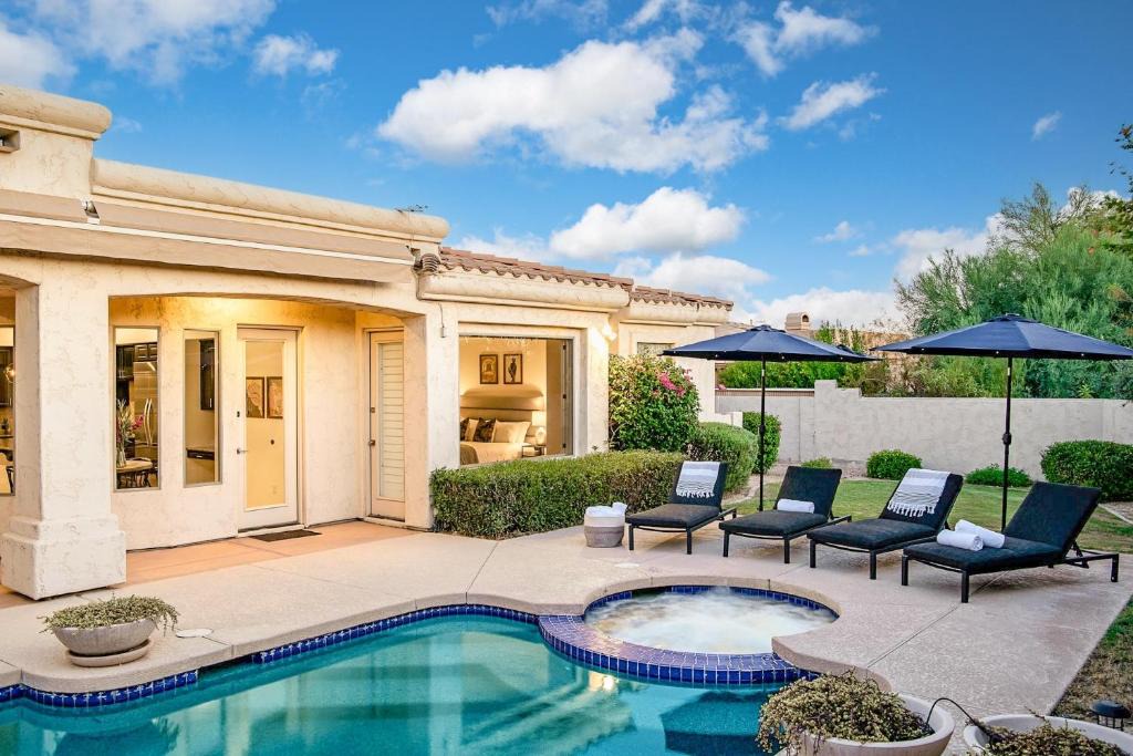 Sonoran Hills House | Solstice by AvantStay Contemporary Oasis w Pool Spa Bar in Gated Community