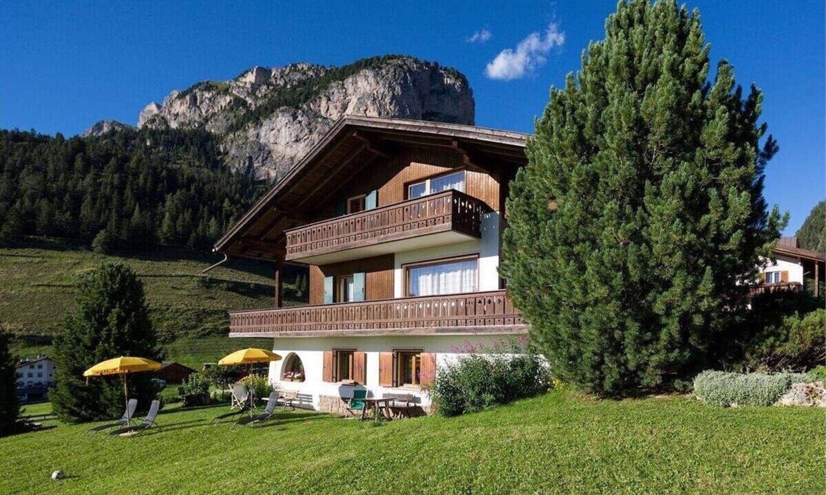 Selva di Val Gardena Apartment | Spacious Garden Apartment Haus Forelle with Mountain View, Ski-in/Ski-out