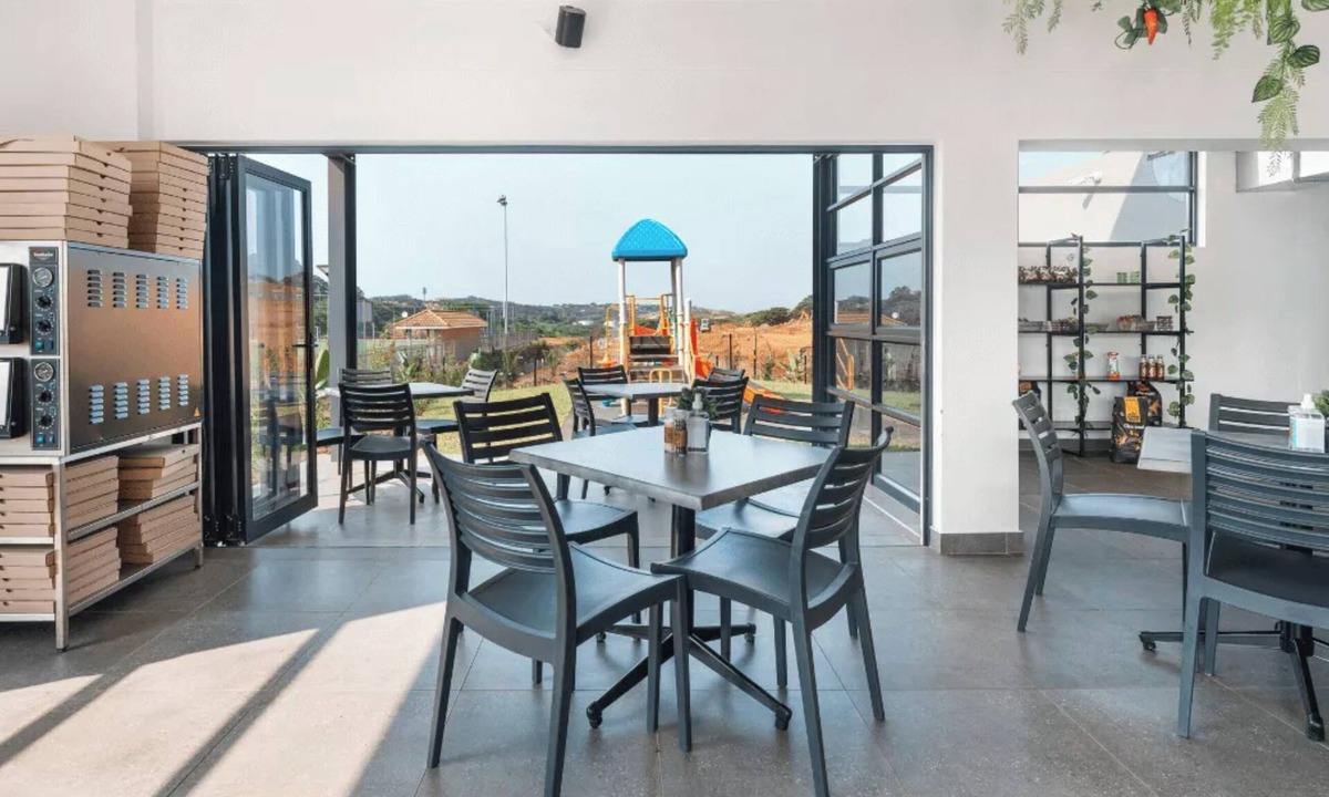 Umhlali Apartment | Spacious 2-Bed Apart w/Gas BBQ, Pool and Gym Access