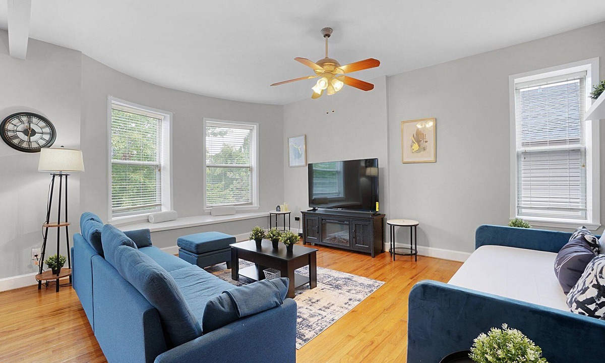 Central West End Apartment | Spacious 3-bedroom apartment with WiFi, AC in charming St. Louis