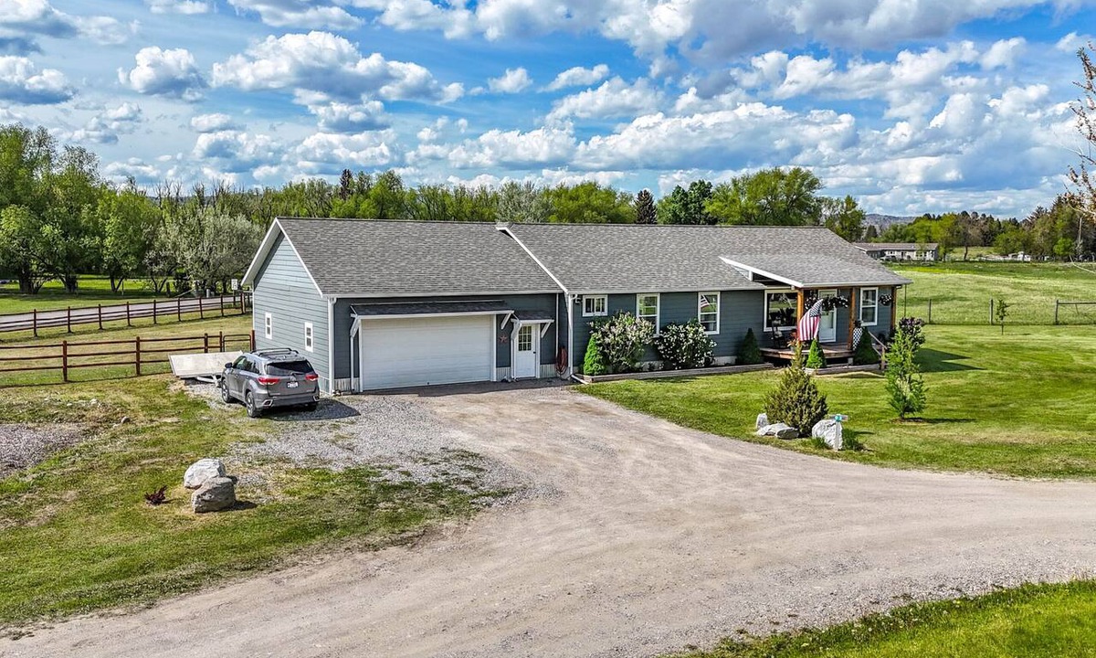 Livingston House | Spacious 6-BDRM AC+Gym+Hot Tub,Gorgeous Mountain View’s, Huge Yard in Livingston