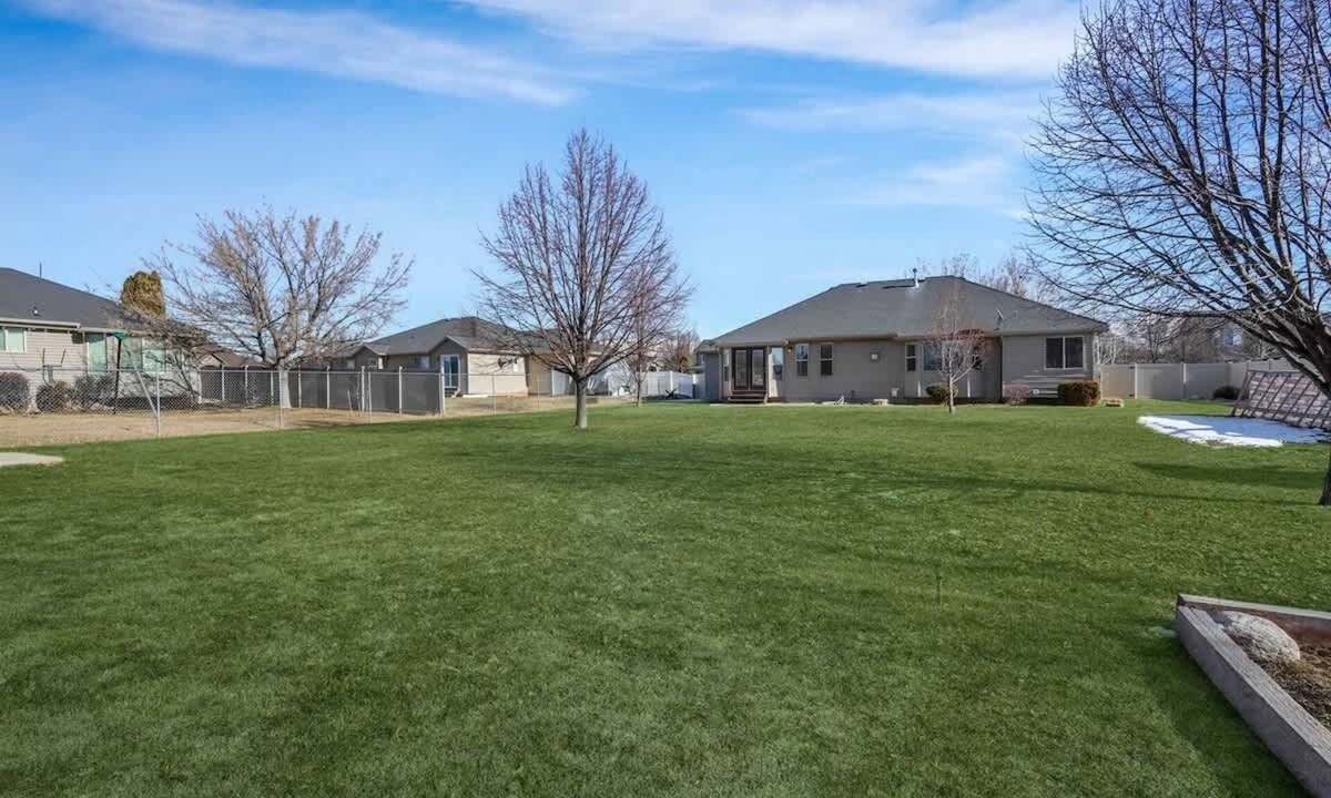 Syracuse House | Spacious 6-BR Entertainment Dream Home Sleeps 20+