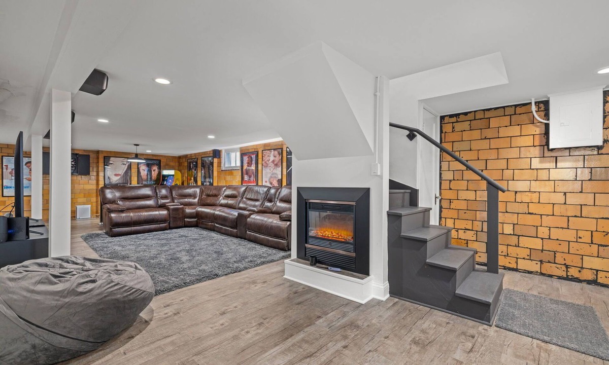Northampton House | Spacious home with entertainment room and hot tub