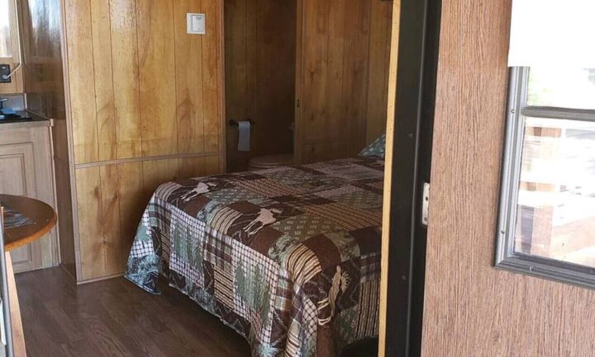 Tombstone House | Stampede Cabin 1- Tombstone