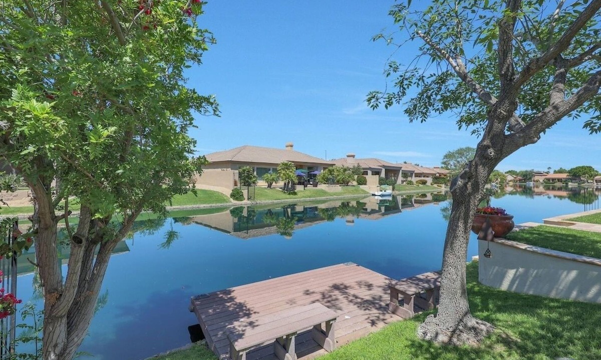 Chandler House | Stay at Bartlett Way- 4bd Waterfront Retreat