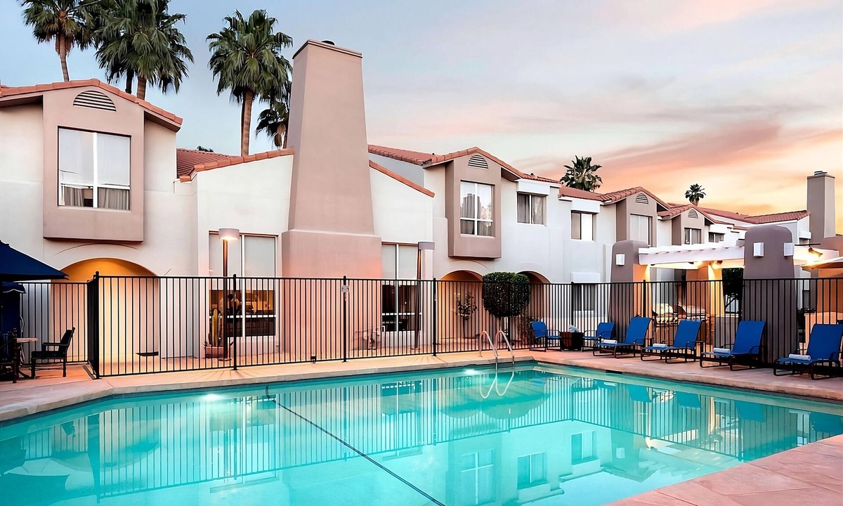 South Scottsdale Apartment | Stay Near Beautiful Pinnacle Peak Park! Modern Unit w/Breakfast! Outdoor Pool