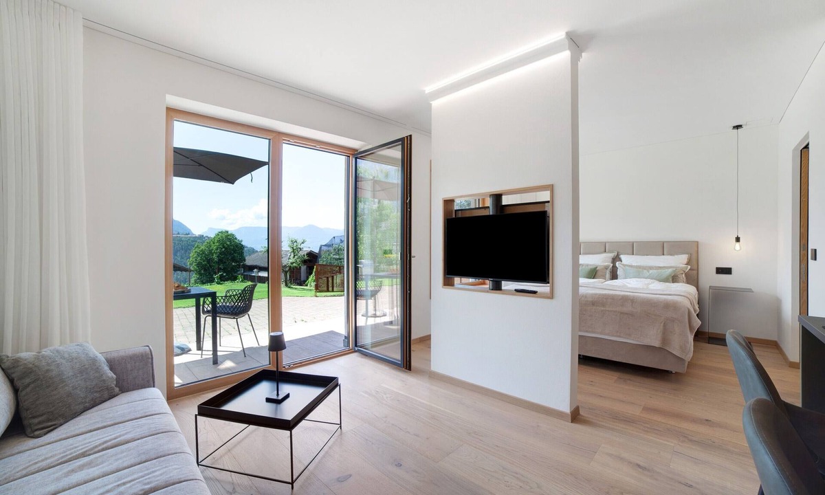 Rifiano Apartment | Studio 'Alivo Living Apartment Olivia' with Mountain View, Shared Terrace and Wi-Fi