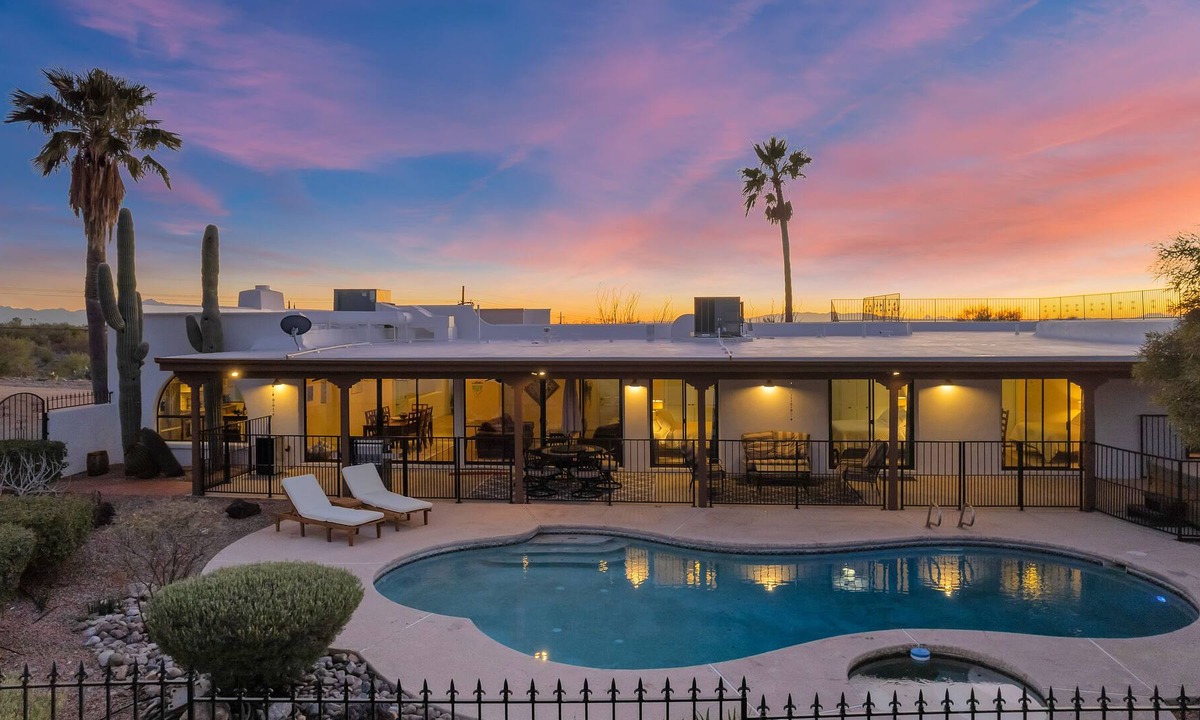 Tucson Villa | Stunning Villa and Horse Barn Heated Pool