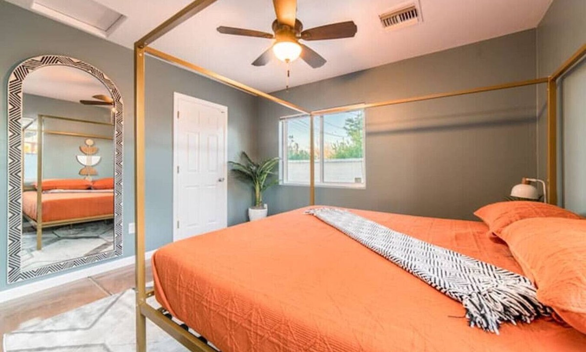 Campus Farm House | Stylish & Cozy/Parking/1 BR 1 BA/Casita