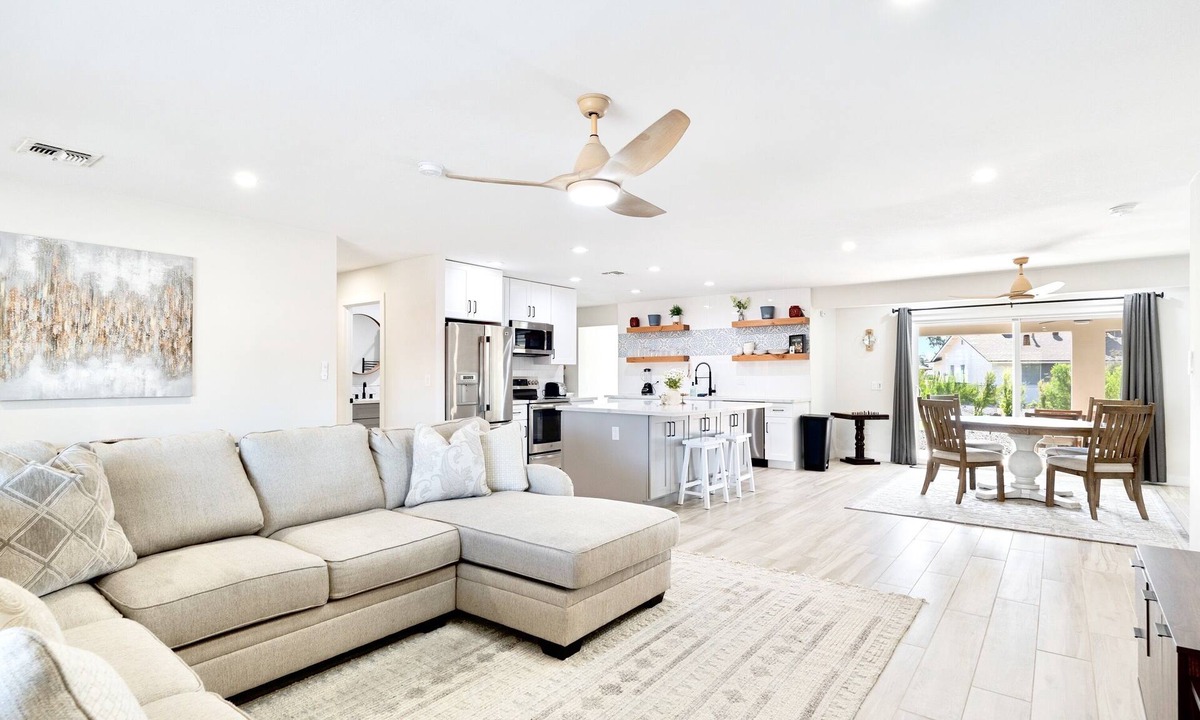 Sun City House | Stylish & Modern Sun City Retreat Near Westgate!