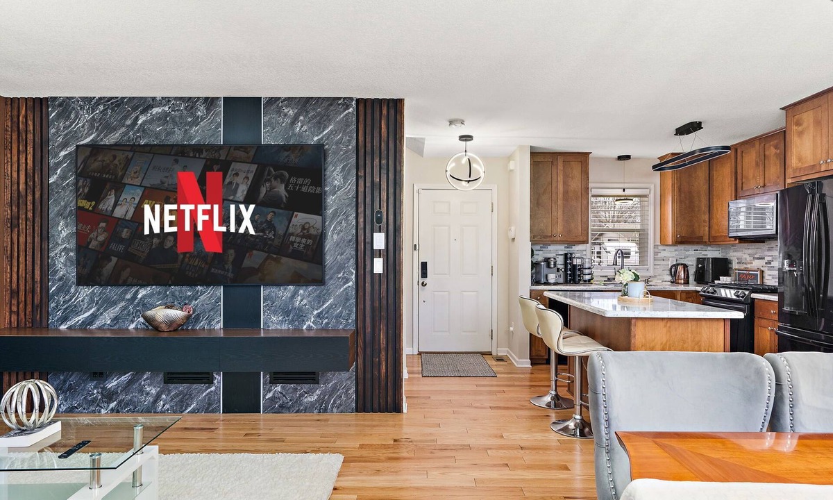 Fridley House | Stylish & Spacious Retreat - with a High tech Movie Theater near DT Minneapolis