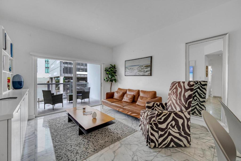 Midtown Apartment | Subtle 2 Bed in Edgewater near Downtown With Free Parking