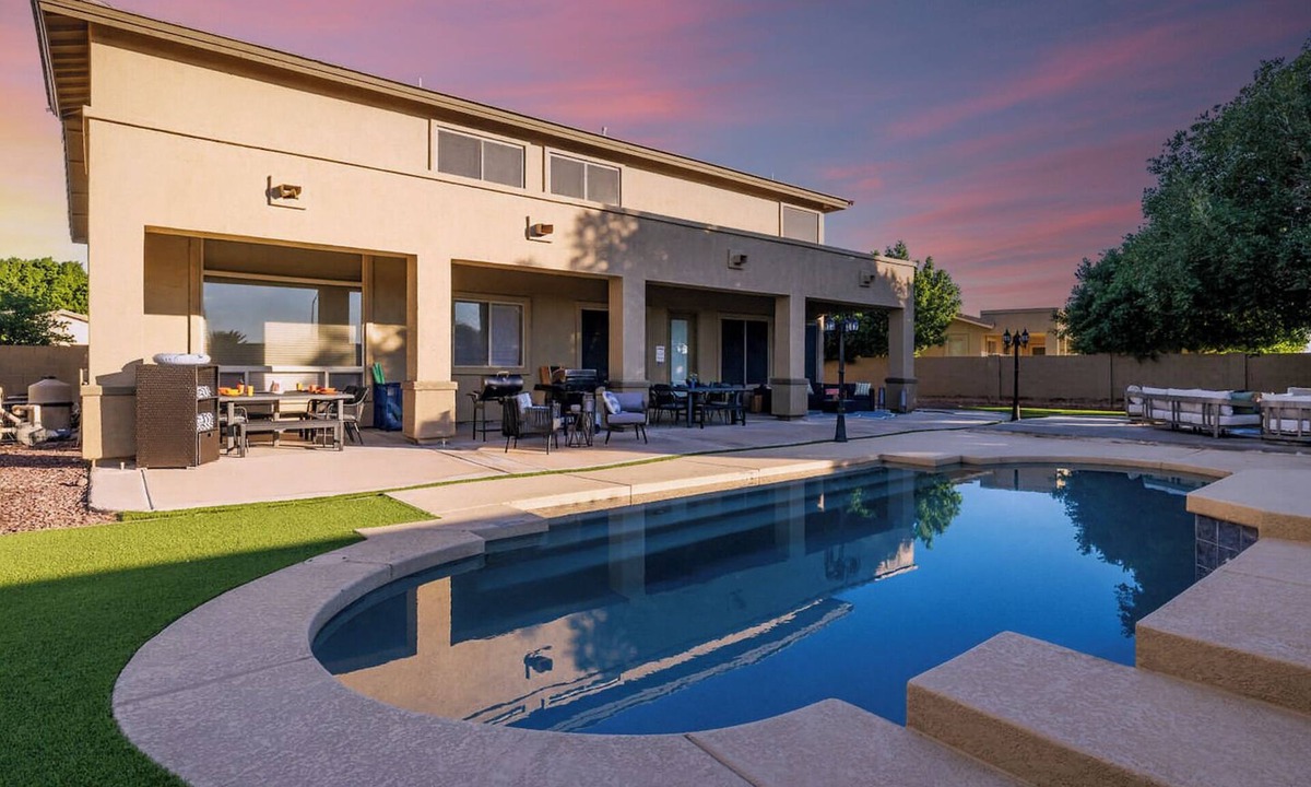 Kensington Grove House | Summer Staycation, World Cup & Wedding HQ: Perfect for AZ Athletic Grounds