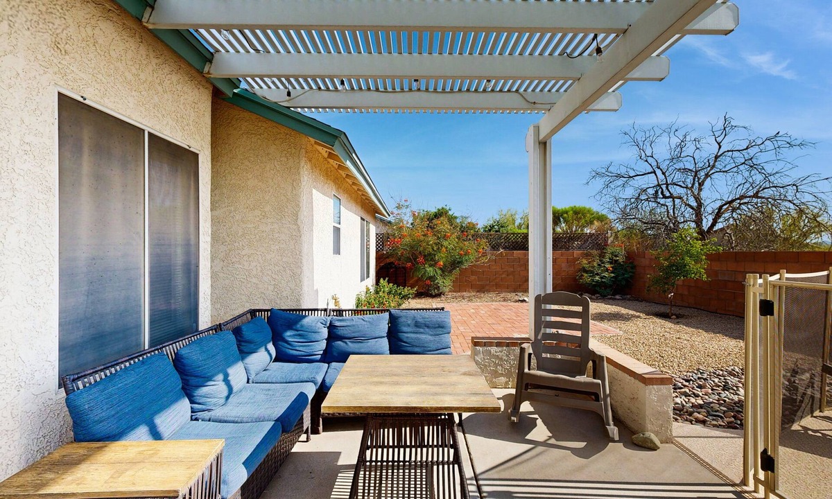 Casas Adobes House | Sun-filled dog-friendly home with private pool, putting green, & mountain views