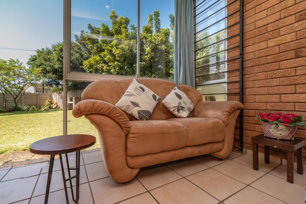 Illovo Beach Apartment | Sunny Tides - Wifi - Pet Friendly