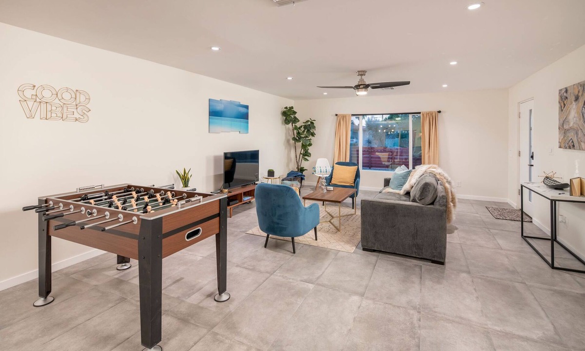 Scottsdale Country Acres House | Super Fun Home in Heart of Old Town , Clean, Pool, Games, Awesome Backyard!