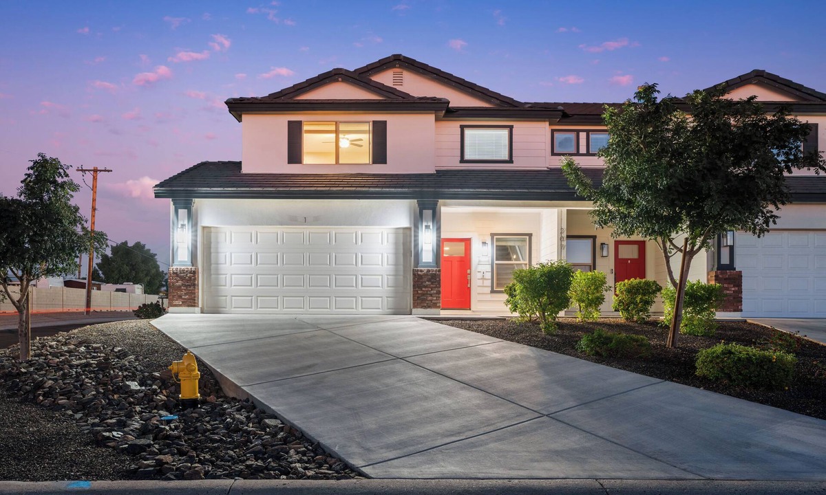 East Mesa House | Superstition Views - 3 Bedroom 2.5 Bath w/a Fun Backyard!