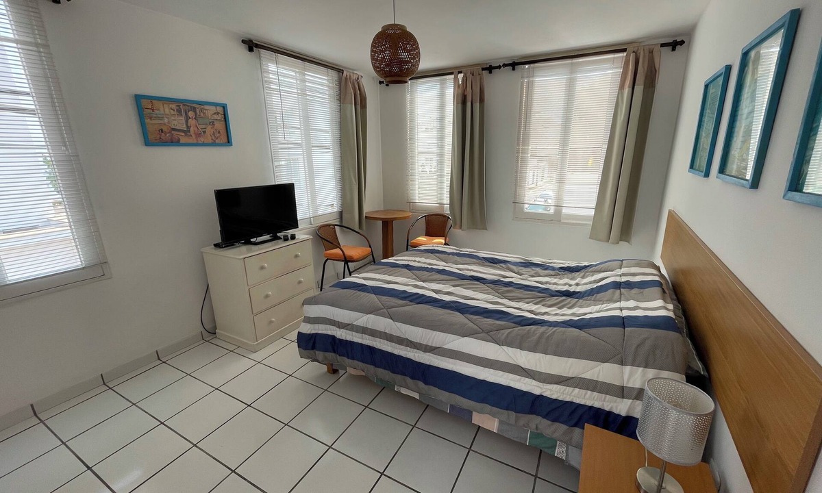 San Miguel Apartment | Surf Vibes & Sunshine – Private Ensuite Room w/Shared Kitchen, Punta Hermosa