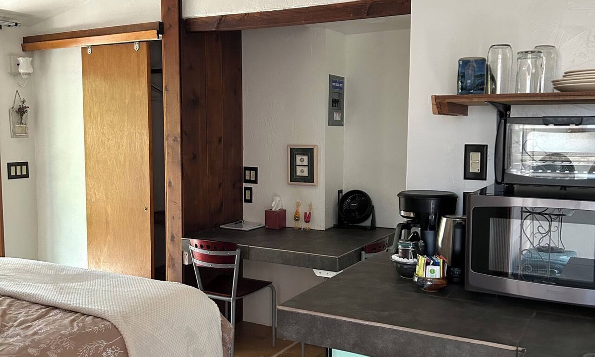 Flagstaff Apartment | Sweet studio apartment in Flagstaff, perfect for your getaway- great location