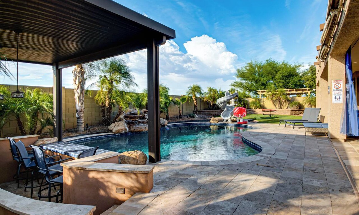 Palm Valley House | Swim-Up Bar & Games! Ultimate Goodyear Group Stay