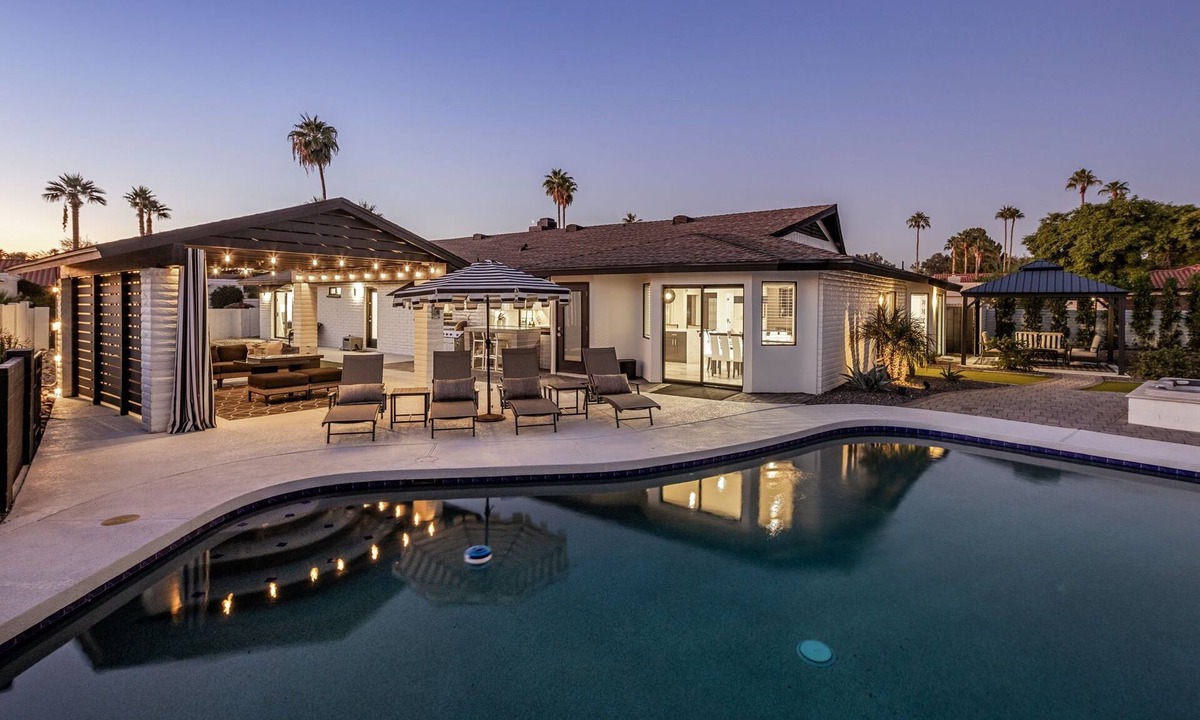 Paradise Valley Village House | SWSS 4BR Kierland Luxury Escape | Heated Pool, Hot Tub, Putting Green, Game Room, Pickleball