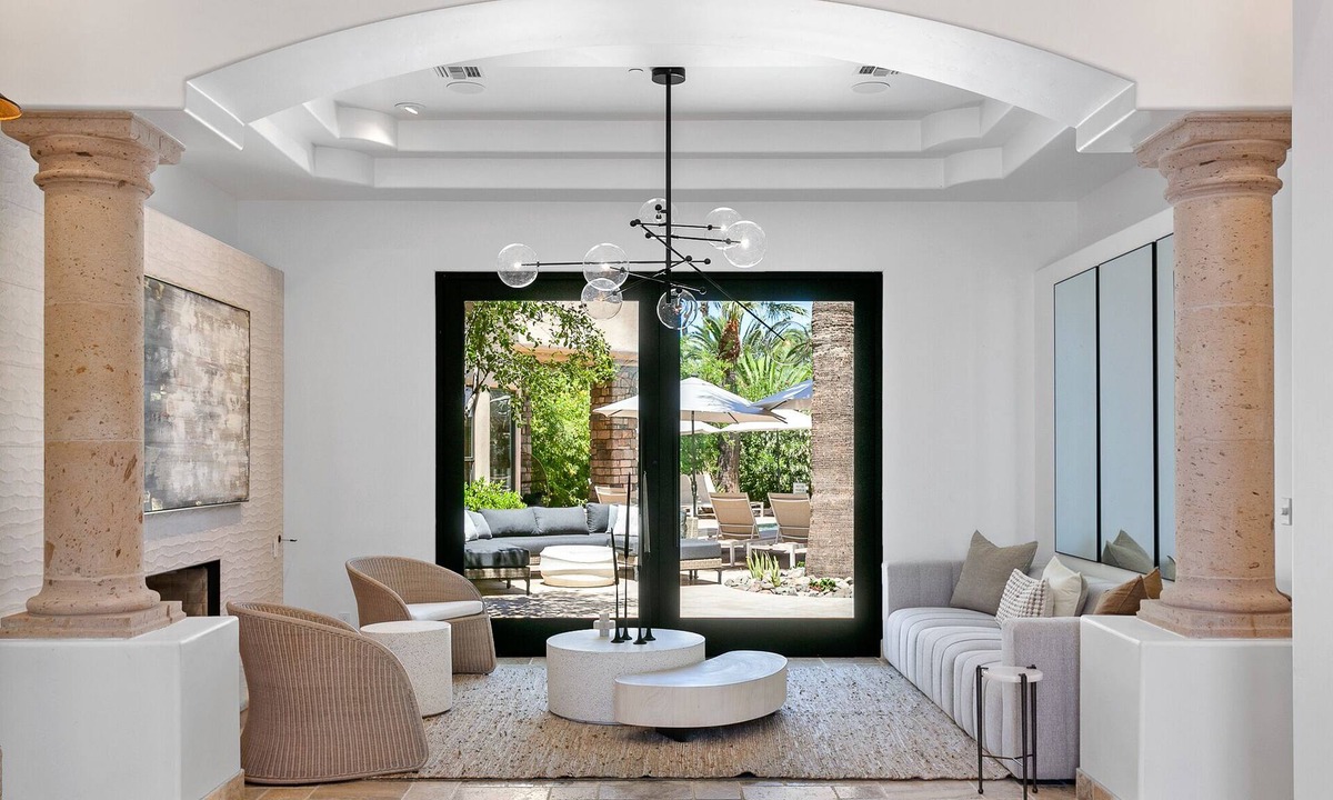 Central Scottsdale House | SWSS Luxury 8BR Retreat | Pool & Hot Tub | Golf Simulator | Sauna & Cold Plunge | Poker &.