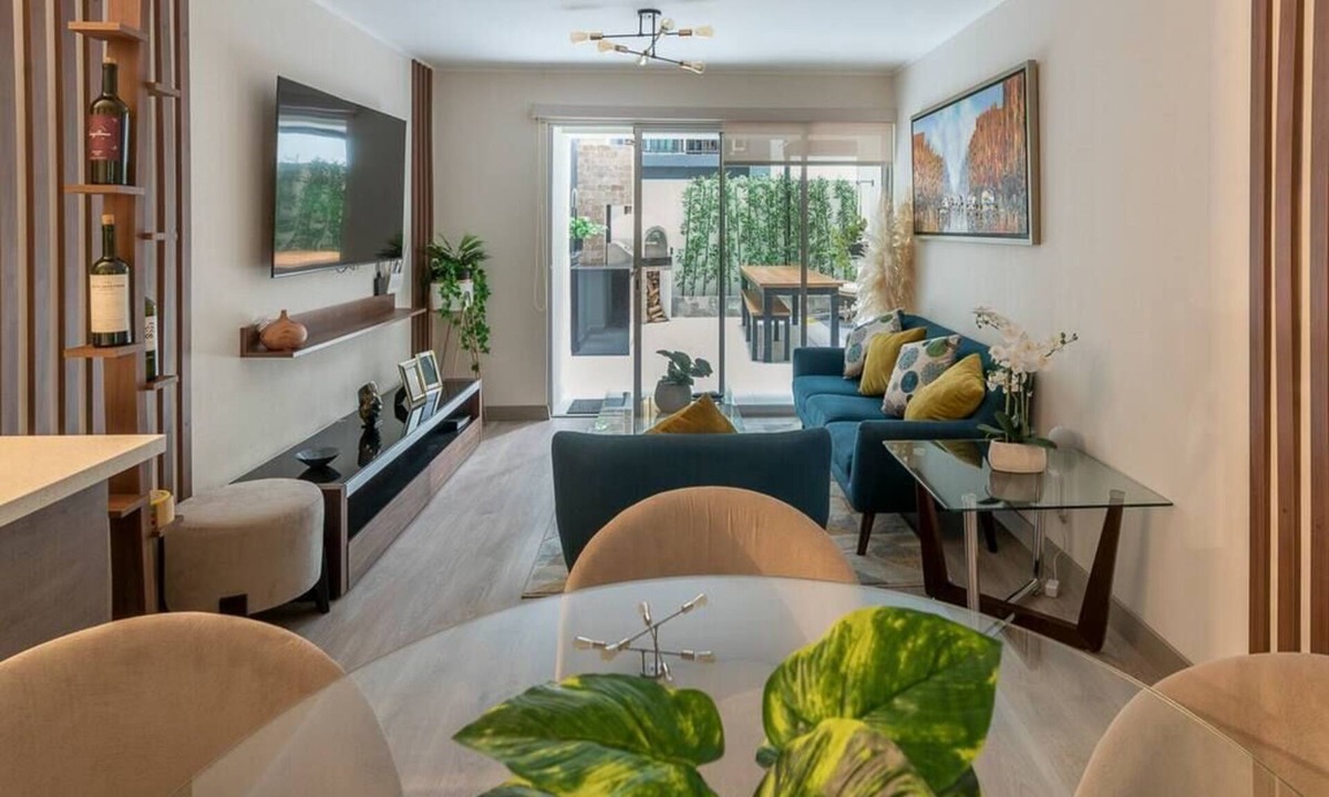 Leuro Apartment | Syl's New Spacious Patio Pad