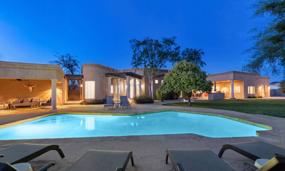 Sweetwater Street East House | The Big Dog – Private Custom Estate – Heated Pool & Spa – Game Room