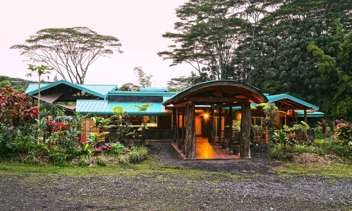 Pahoa Hotel | The Canopy Suite: King Accommodations Wrapped in Tropical Vistas