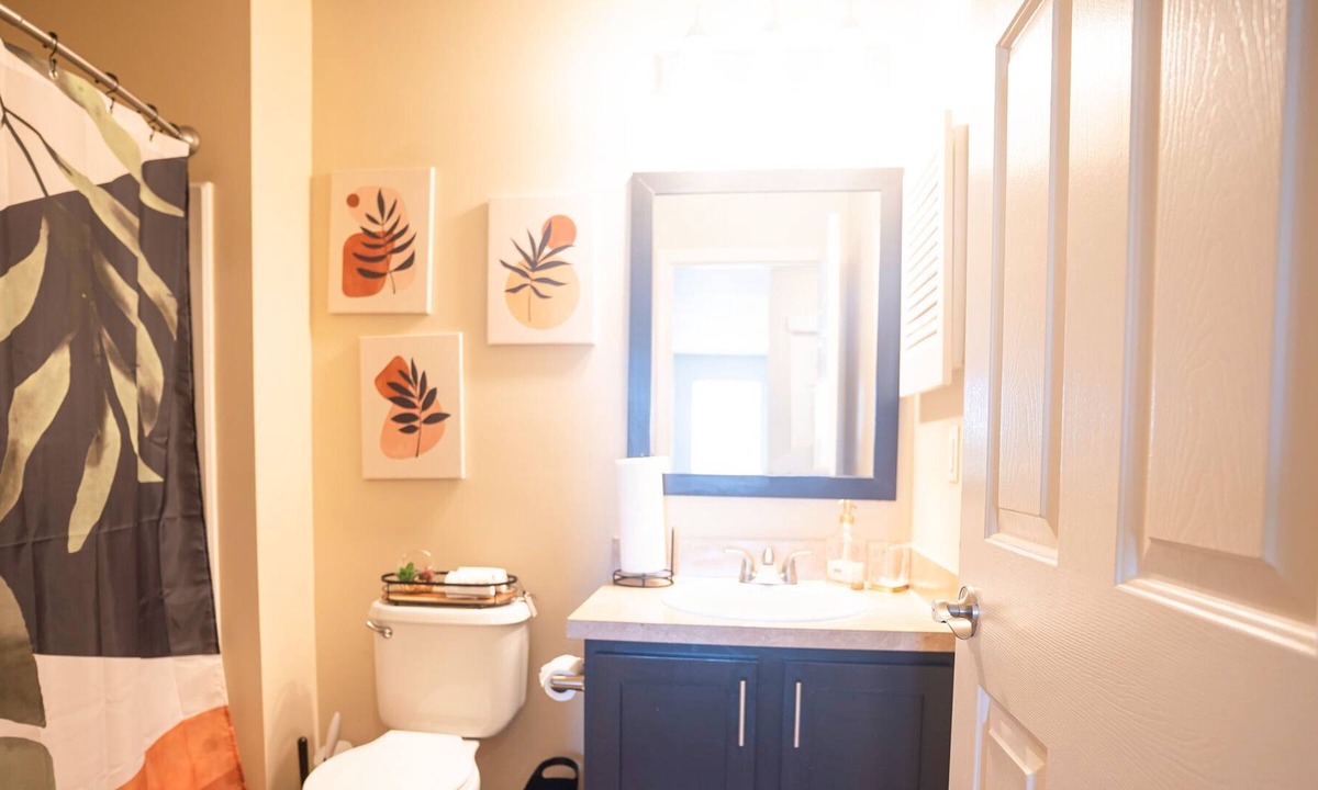 Easton Apartment | The Cove ( less than a minute from Easton town center )