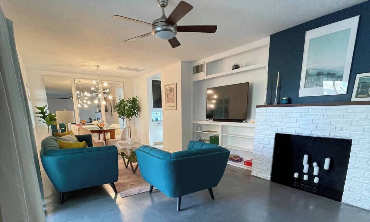 Camelback East House | The Freeman House! It's where you want to be.