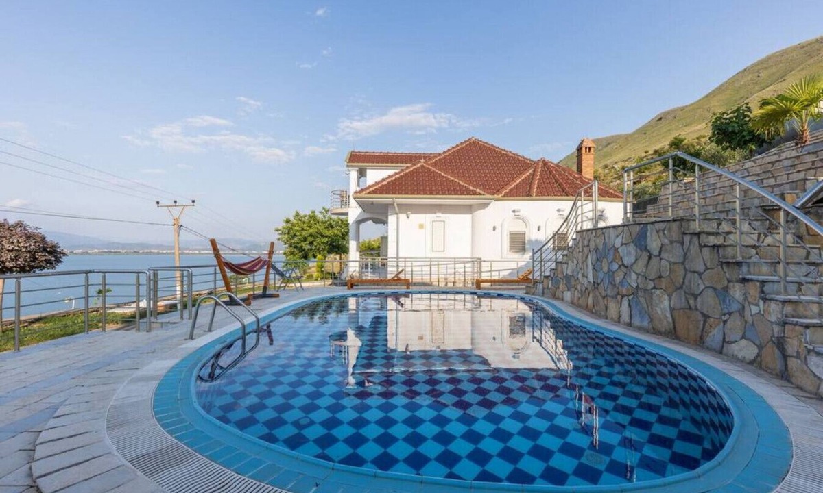 Shkoder House | The Lake House 1 by PikHost