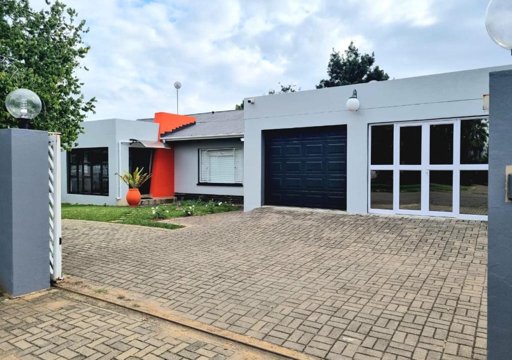 Newcastle House | The Noble Dew Guest House