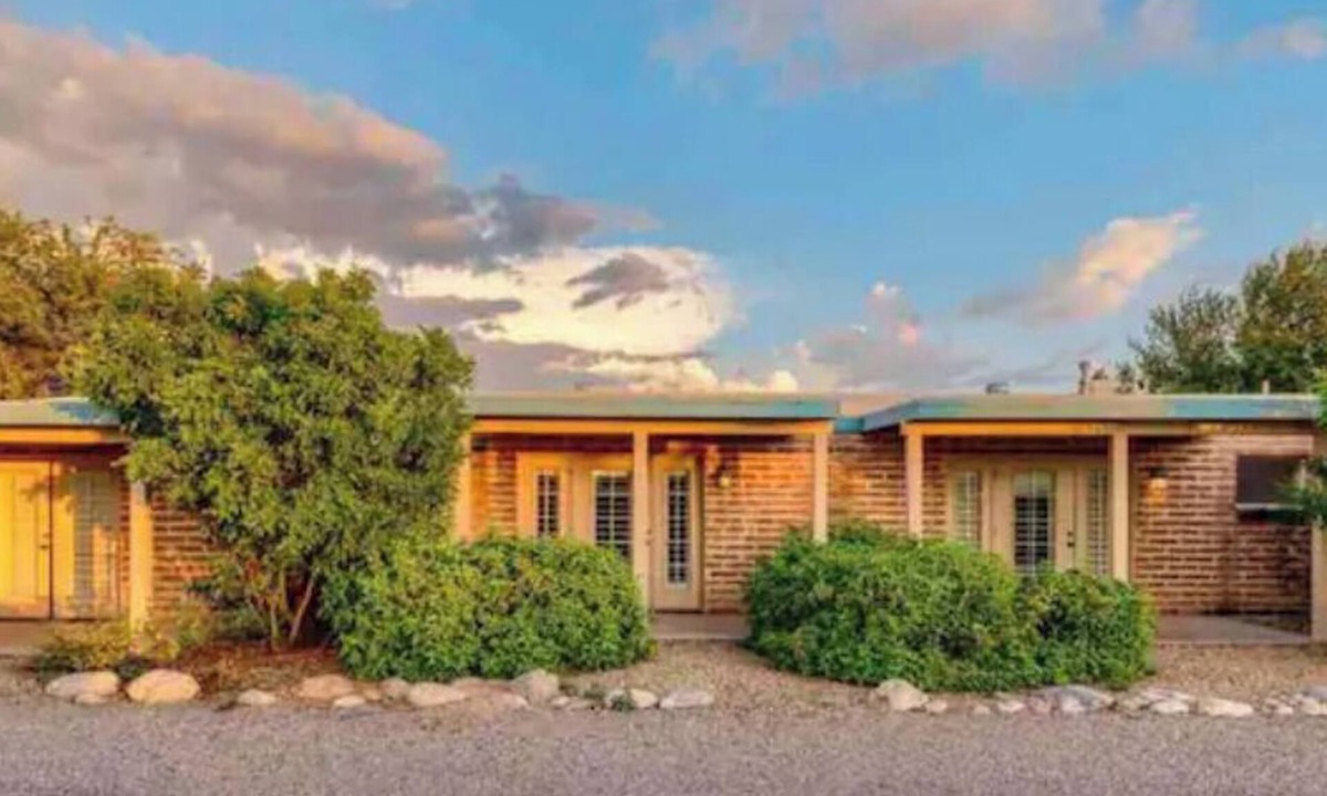 Casas Adobes House | The Outpost! 5-Bedroom Ranch with Donkeys!